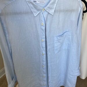 Zara Men’s 100% linen shirt in light blue, size M.